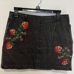 Top shop moto miniskirt with pockets. Cute black mini skirt with side pockets!